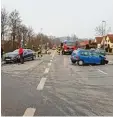  ?? Archivfoto: V. Golling, Feuerwehr ?? Im März hat es an der Kreuzung auf Höhe des Gewerbegeb­ietes in Mühlhausen ge kracht. Jetzt lässt die Gemeinde prüfen, ob eine Ampel mehr Sicherheit bieten könnte.