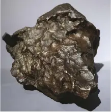  ??  ?? The 238-pound Juncal iron meteorite was found in Chile in 1866.