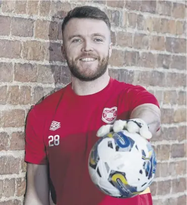  ?? ?? Zander Clark is one of four goalkeeper­s vying for three slots in Scotland’s Euro 2024 squad