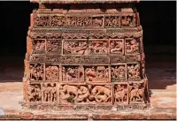  ??  ?? The Malla rulers were Vaishnavit­es and built the famous terracotta temples during the 17th and 18th century in Bishnupur, West Bengal