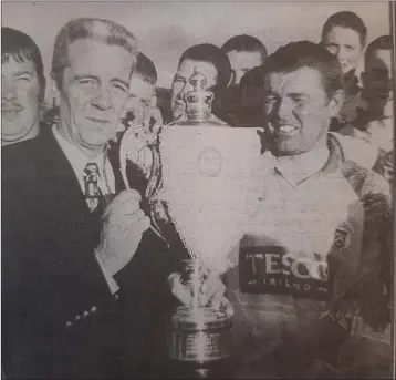  ??  ?? Kevin Bishop presents the Charlie Bishop Cup to Rathnew captain Pat Snell.