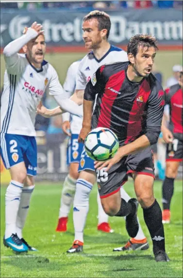  ??  ?? GOLEADOR. Lekic le cuasó muchos problemas a la defensa del Zaragoza.