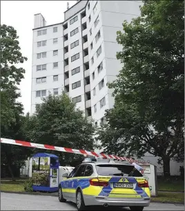  ?? AP PHoto ?? An apartment complex is shown in Wuppertal, Germany. The western German city decided Tuesday to evacuate the 11-storey apartment block because of concerns over exterior insulation similar to that of London’s Grenfell Tower.