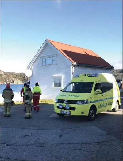  ?? FOTO: TOM ARILD STØLE ?? Både ambulanse, brannvesen­et, redningssk­øyta og Sea King-helikopter rykket ut til ulykken i Korshamn.