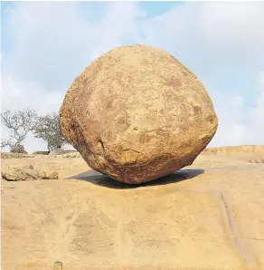  ?? — PHOTOS: JANE MUNDY ?? Krishna’s butterball, a gigantic boulder sitting on the hilltop that, scientists say, defies the laws of physics is found at Mamallapur­am’s heritage site of temples and monuments.