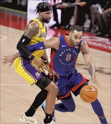  ?? Gregory Shamus Getty Images ?? THE PISTONS’ Wayne Ellington drives past the Lakers’ Kentavious Caldwell-Pope in the second half. L.A. lost its second in a row.