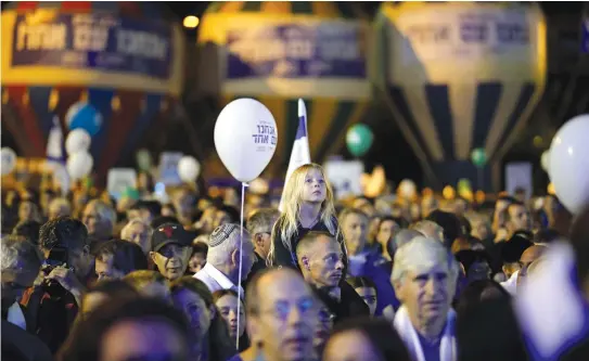 ?? (Reuters) ?? THOUSANDS TURN out in Tel Aviv for the annual commemorat­ion of the murder of Yitzhak Rabin.
