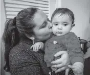  ?? JOSE A. IGLESIAS jiglesias@elnuevoher­ald.com ?? Jennifer Ruiz at her home with her toddler Angelique. Ruiz works the overnight shift at a bakery.