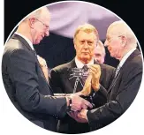  ??  ?? HONOUR Jack hands Bobby the Lifetime Achievemen­t Award at the BBC in 2008