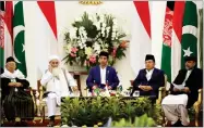  ?? DITA ALANGKARA ?? From left to right, Head of Indonesian Ulema Council Ma'ruf Amin, Head of Ulema Council of Afghanista­n Qiamuddin Kashaf, Indonesian President Joko Widodo, his deputy Jusuf Kalla, and Chairman of Pakistan's Council of Islamic Ideology Qibla Ayaz attend...