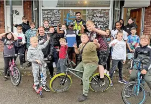  ?? ?? ●●Members of the Cherry Tree Project Duke of Edinburgh group outside the Hub, Romiley.