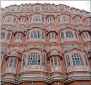  ?? COURTESY GLENN T. CARBERRY ?? A view of the Hawa Mahal from the street in Jaipur, India.