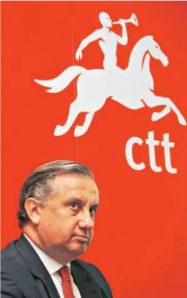  ??  ?? Francisco Lacerda, CEO dos CTT, vai ter de apresentar até ao final do ano um plano de reestrutur­ação dos Correios