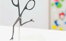  ??  ?? OBRA DEL ARTISTA ARGENTINO EN ART BASEL MIAMI BEACH Obra de Sigmar Polke. Virtuosas tijeritas de plata, US$ 66.000
