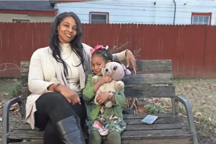  ?? JOE RONDONE/THE COMMERCIAL APPEAL ?? Kiersten Williams and her daughter Namarah Kaye Lee, 5, have been able to utilize the community and therapy resources provided by ACE Awareness Foundation. The foundation will close, but therapy services will stay.