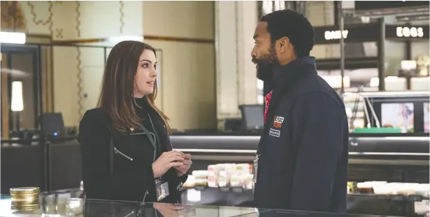  ?? HBO ?? For the characters played by Anne Hathaway and Chiwetel Ejiofor, life in Locked Down includes
early-pandemic Zoom calls, delivered meals, essential outings ... and a diamond heist.