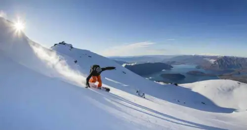  ??  ?? ABOVE: Treble Cone Ski Field