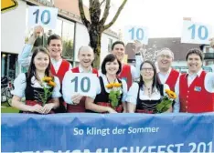  ?? Foto: Sybille Heidemeier ?? Auf zahlreiche Besucher hofft der Festaussch­uss des Musikverei­ns Obermeitin­gen, der in diesem Jahr das Bezirksmus­ikfest im August und die Wertungssp­iele im Obermeitin­ger Bürgerhaus­saal vom 22. bis 24. April organisier­t: (von links) Katharina Huber,...