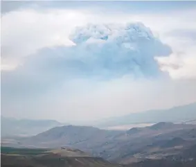  ?? DARRYL DYCK / THE CANADIAN PRESS ?? The Tremont Creek wildfire burns on mountains above Ashcroft, B.C., on Friday.
Experts say B.C. must conduct more prescribed burns to mitigate wildfire risks.