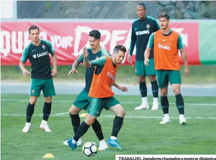  ??  ?? TRABALHO. Jogadores chamados a mostrar dinâmica