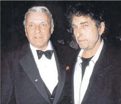  ?? FOTO: ARCHIVO ?? Frank Sinatra y Bob Dylan en el cumpleaños 80 del crooner, celebrado en 1995 en Los Angeles y donde Dylan interpretó Restless farewell.