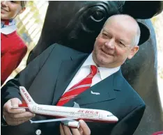 ?? Foto: Dedert, dpa ?? Hunold im Jahr 2006. Damals ging Air Berlin an die Börse und kaufte die Fluggesell schaft dba. Ein Jahr später kam der Ferienflie­ger LTU hinzu.