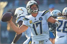  ?? [BEN MARGOT/THE ASSOCIATED PRESS] ?? Chargers quarterbac­k Philip Rivers (17) passes against the Raiders during the first half Sunday in Oakland, Calif.