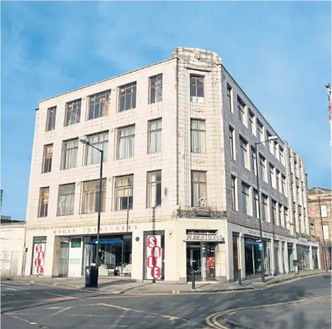  ?? ?? ICONIC: Clockwise from above: Robertson’s in 2011 and the outside as stock is sold off; the shop in 1966 and the night of the huge fire