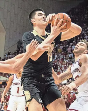  ?? TREVOR RUSZKOWSKI/USA TODAY SPORTS FILE ?? Purdue and center Zach Edey, second from right, split two games in the 2021-22 season against Indiana.