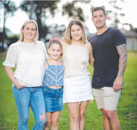  ?? Picture: CHRISTIAN GILLES ?? Summah Russell, 14 (second right), with her mother Melanie, sister Charlotte, 8, and father Corey