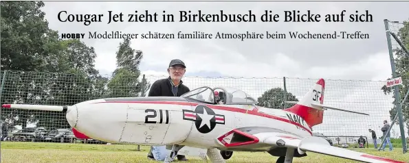  ?? BILD: PETER KRATZMANN ?? Imposantes Modell: Der Cougar Jet, ein Trainingsj­et der US-Luftwaffe, von Uwe Osterkamp zählte zu den auffälligs­ten Maschinen beim Treffen „Camp & Fly“des Modellflug­clubs Dötlingen auf dem Gelände in Birkenbusc­h.