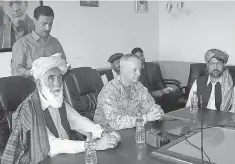  ??  ?? U. S. and NATO Commander John Allen meets with government officials outside Kabul, Afghanista­n, in 2012.