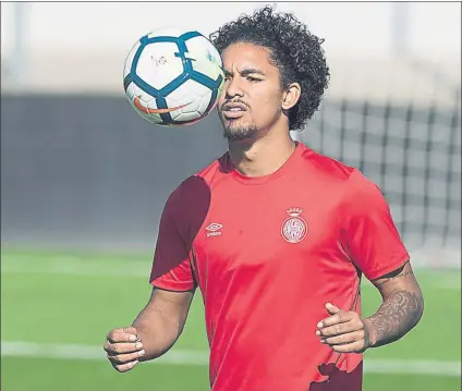  ??  ?? Douglas Luiz El futbolista ya está a las órdenes de Eusebio Sacristán, con el que espera tener más minutos que con Machín