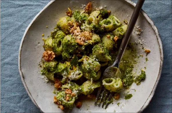  ?? ROMULO YANES — THE NEW YORK TIMES ?? Broccoli- walnut pesto pasta. You don’t even need to defrost the broccoli for this recipe from Genevieve Ko; just add a few minutes to the boil time.