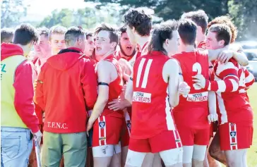  ??  ?? Trafalgar thirds coach Rhys Holdsworth gathers his players in during the quarter time break. Unable to secure a place stratight into the grand final, the thirds now face Hill End in the preliminar­y final at Newborough on Saturday.