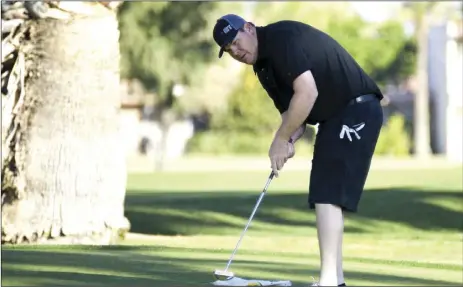  ?? IMPERIAL VALLEY PRESS FILE PHOTO ?? Robert Turner putts the ball during the John A. Kirchenbau­er Memorial Golf Tournament on March 22, 2014, in Holtville.