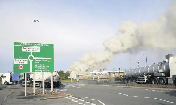  ?? Photograph­s: James Beck ?? The huge fire at Avonmouth Docks yesterday