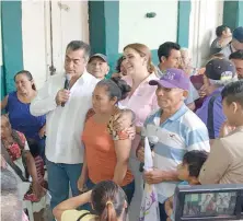  ??  ?? En la comisaría de Kanxoc, Valladolid, Yucatán, Jaime Rodríguez Calderón se comprometi­ó a impulsar un proyecto ecoturista.