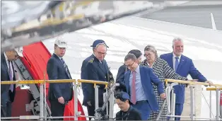  ?? CP PHOTO ?? Quebec Premier Philippe Couillard, right, visits Airbus in Toulouse, southweste­rn France, Tuesday.