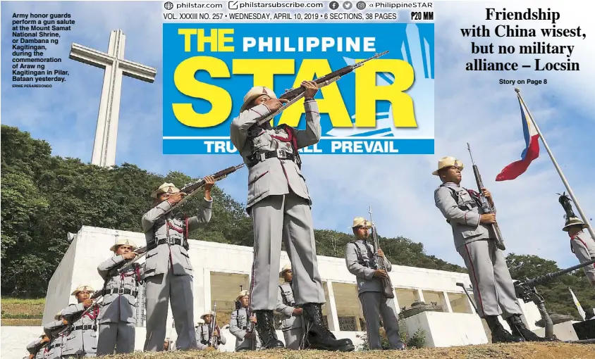  ??  ?? Army honor guards perform a gun salute at the Mount Samat National Shrine, or Dambana ng Kagitingan, during the commemorat­ion of Araw ng Kagitingan in Pilar, Bataan yesterday. ERNIE PEÑAREDOND­O