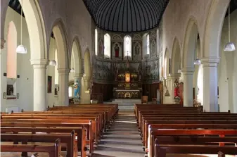  ??  ?? A view of the church’s interior with its cavernous ceiling painted with blue and gold stars