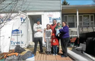  ?? FRAN MAYE — Digital First Media ?? The Balcazar family of Kennett Square, from left: Brandon Jackyln, Kristopher, Sergio, Jordan, and Kristina. They were