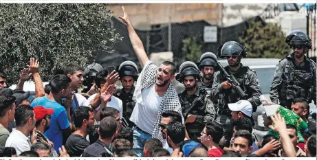  ??  ?? Die Emotionen gehen wieder hoch in Jerusalem: Die neuen Sicherheit­svorkehrun­gen am Tempelberg sorgen für gewaltsame Proteste