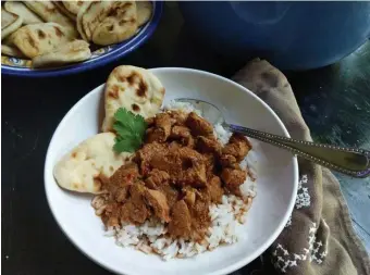  ?? Tns ?? TAMED SPICES: Vindaloo usually conjures up a searingly hot curry, but this recipe — made with pork butt and dried guajillo chiles — is relatively mild.