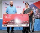  ??  ?? Informatic­s Group Founder and Chairman Dr. Gamini Wickramasi­nghe handing over InfoSchol scholarshi­ps to Ananda College