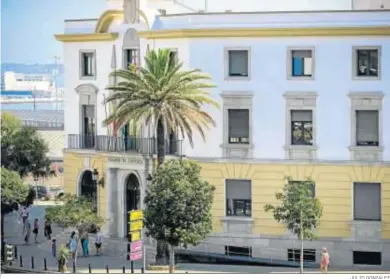  ?? JULIO GONZÁLEZ ?? Fachada del Palacio de Justicia gaditano, donde se celebró el juicio esta semana.