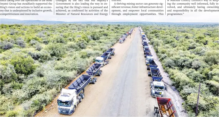  ?? ?? ▲Trucks ready to load coal.