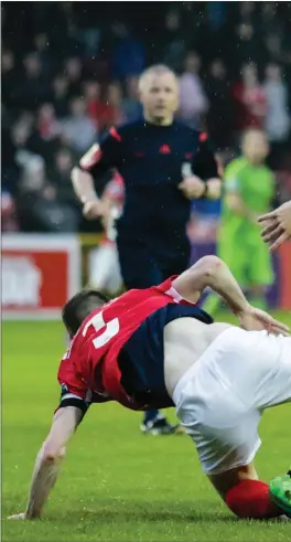  ??  ?? Thomas Byrne breaks away from St Pat’s captain Ian Bermingham during last