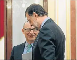  ?? EMILIA GUTIÉRREZ ?? Rajoy es va reunir amb el ministre Montoro al Congrés