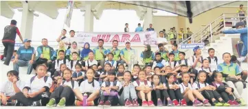  ??  ?? Champion school for the third time in a row, SK Merbau, at the 33rd MSSR (Majlis Sukan Sekolah Rendah) meet which ended at Miri stadium yesterday.